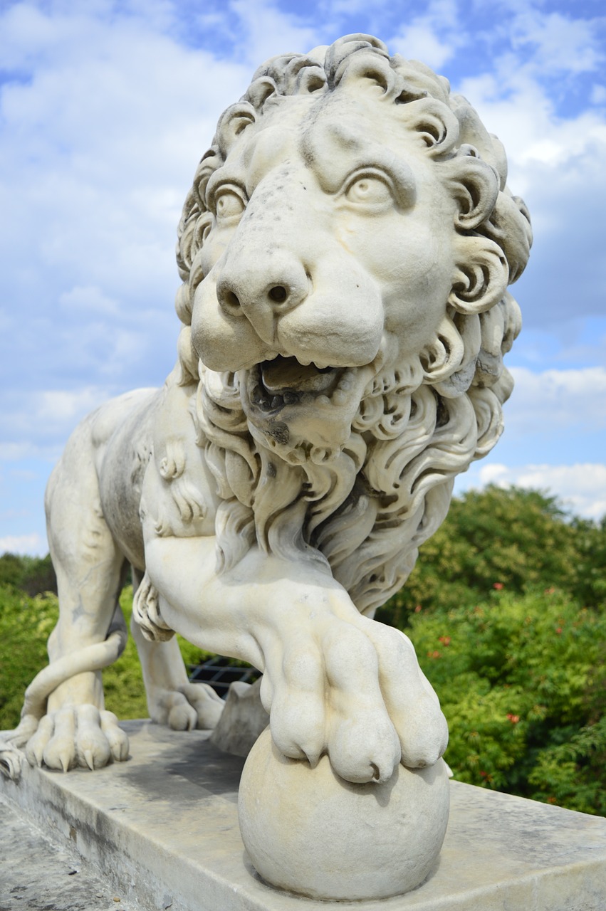 statue sculpture lion free photo