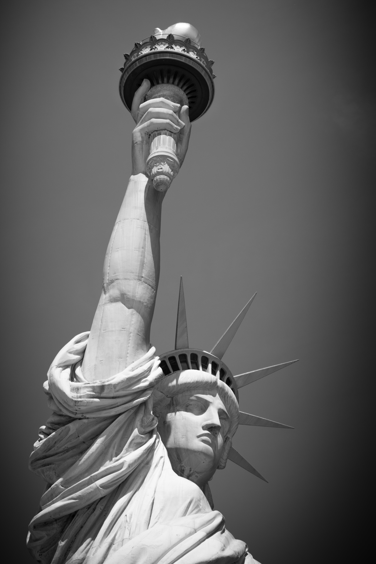 черно белое статуя свободы