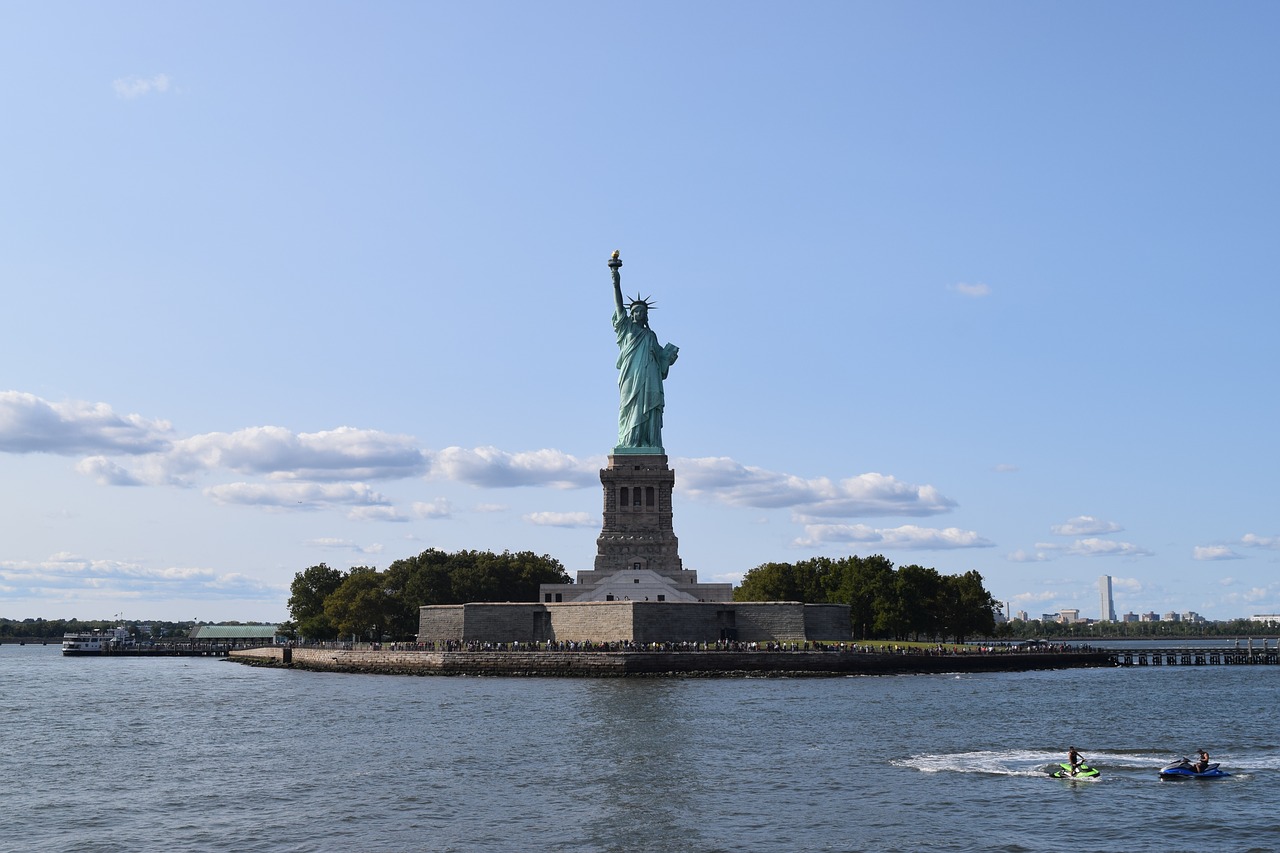 statue of liberty new york manhattan free photo