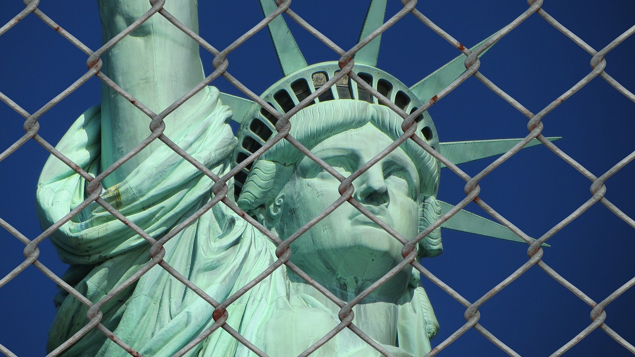 statue of liberty  refugee  crisis free photo