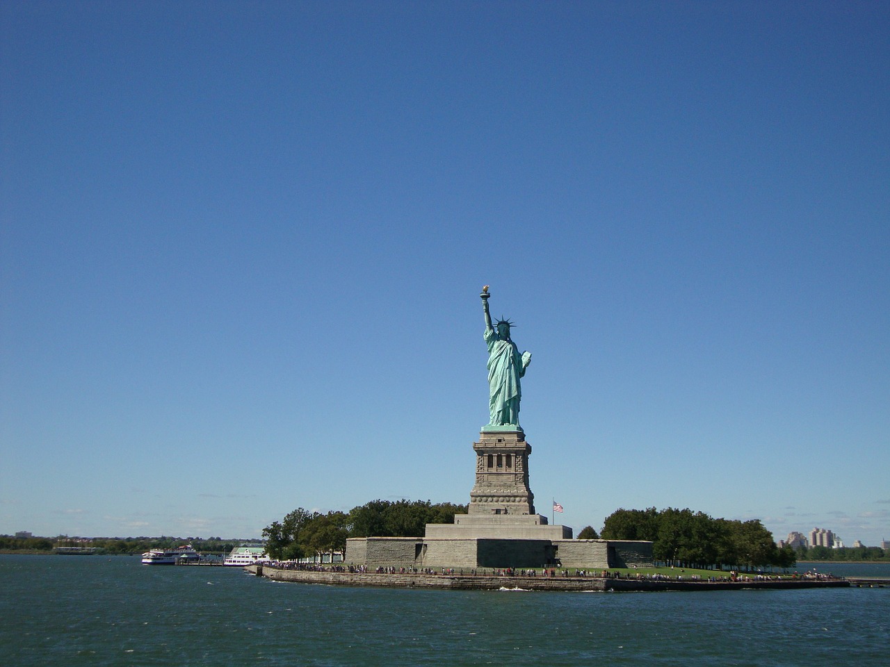 statue of liberty new york sky free photo