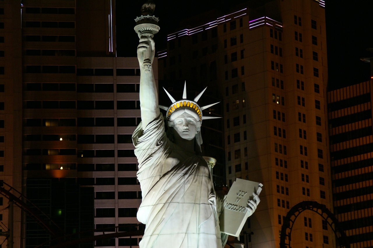 statue of liberty las vegas new york hotel free photo