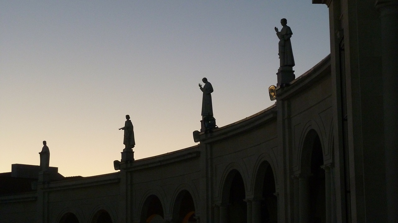 statues silhouette building free photo