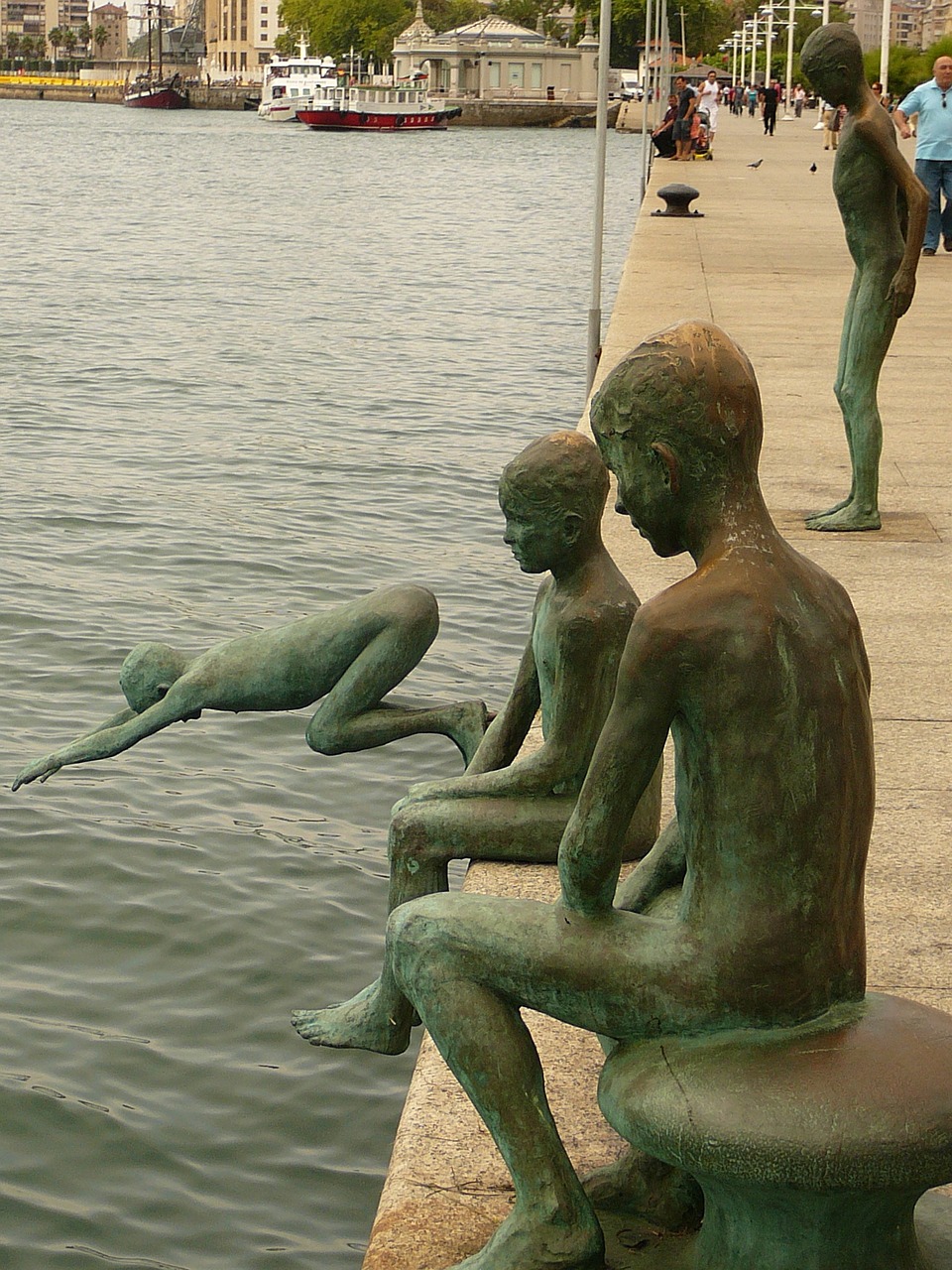 statues port santander free photo
