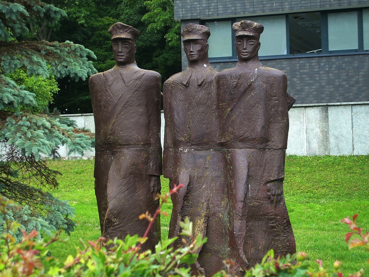 statues kołobrzeg poland free photo
