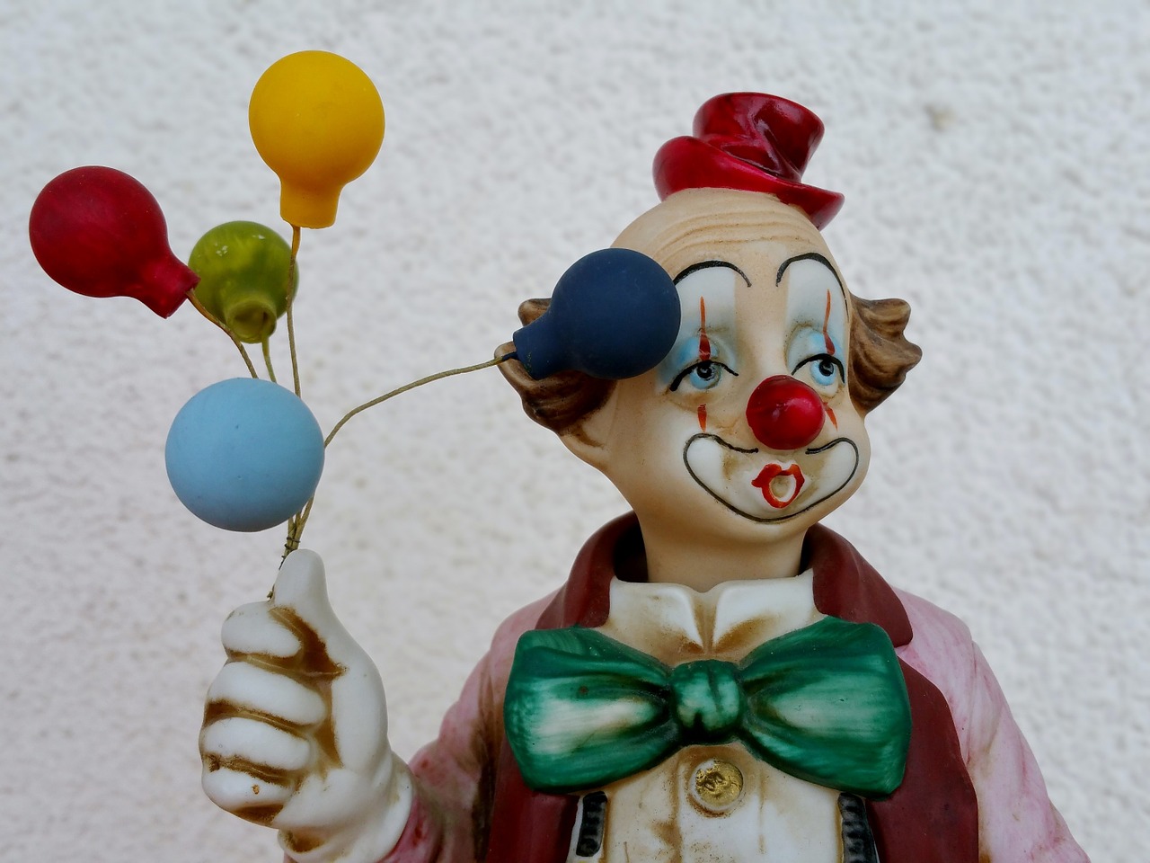 statuette clown ballons free photo