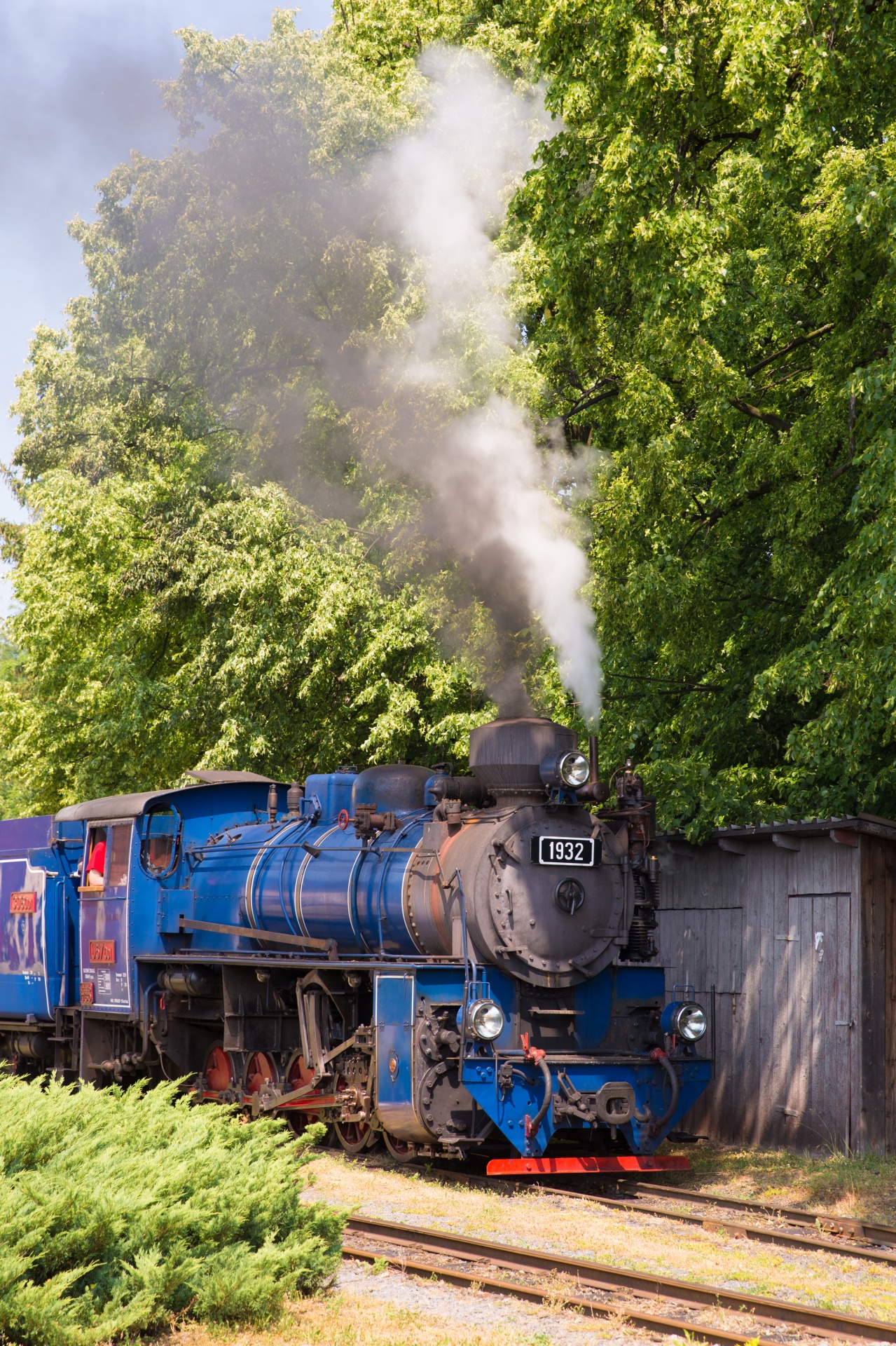 antique blue engine free photo