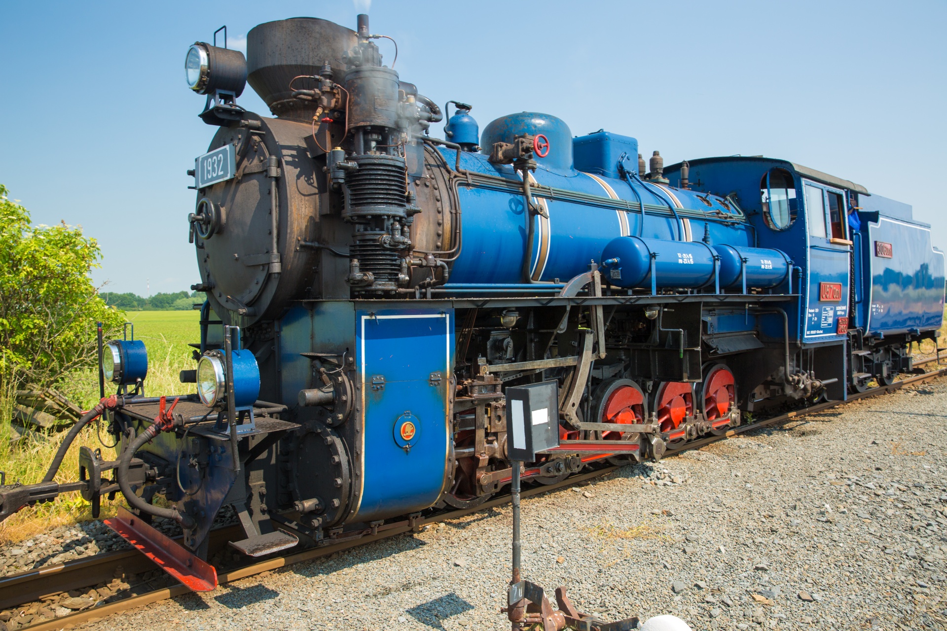 antique blue engine free photo