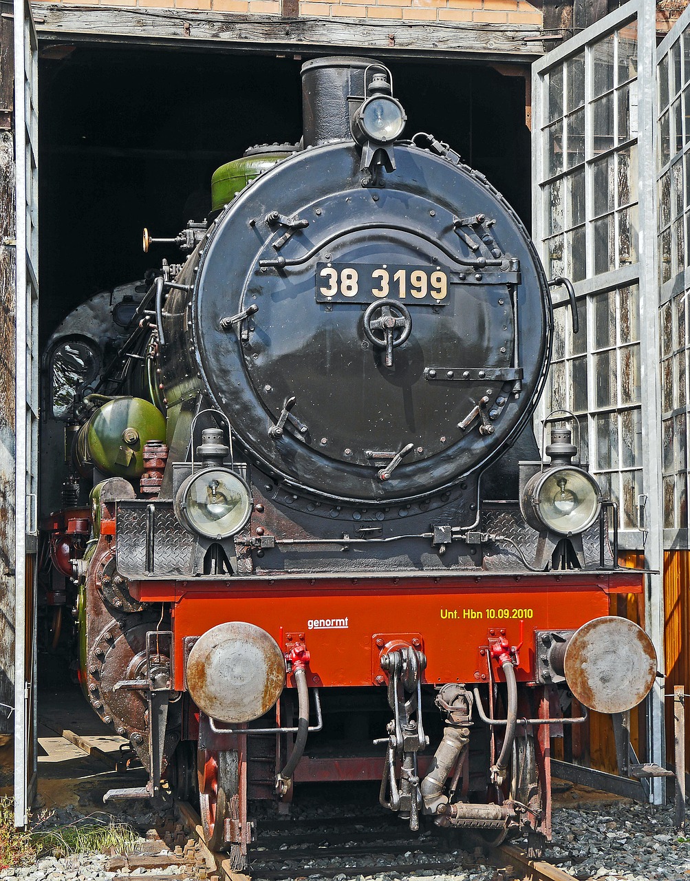 steam locomotive locomotive shed schuppentor free photo