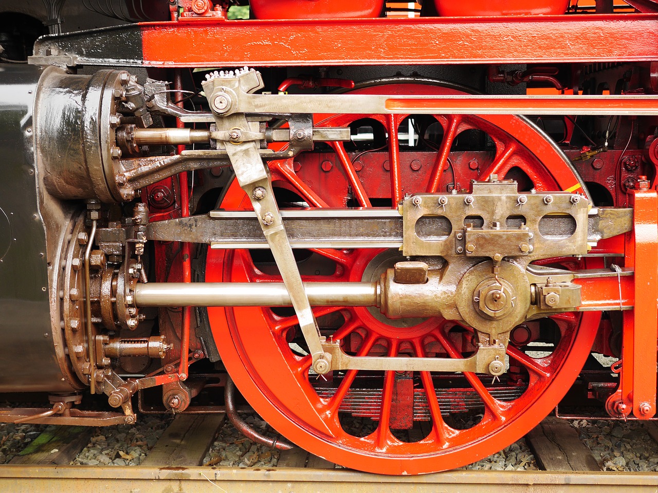 steam locomotive  drive  steam engine free photo