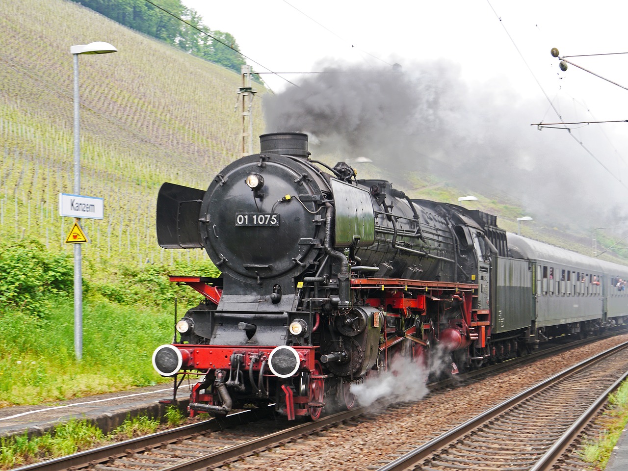 steam locomotive  express train  event free photo