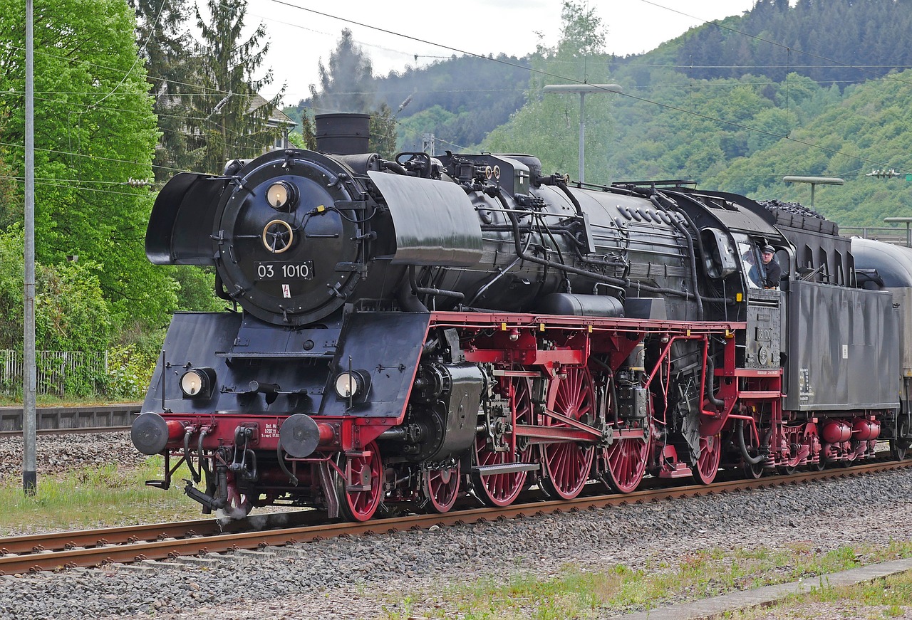 steam locomotive  express train  three cylindrical free photo