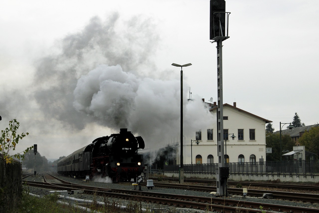 steam train special crossing oelsnitz free photo