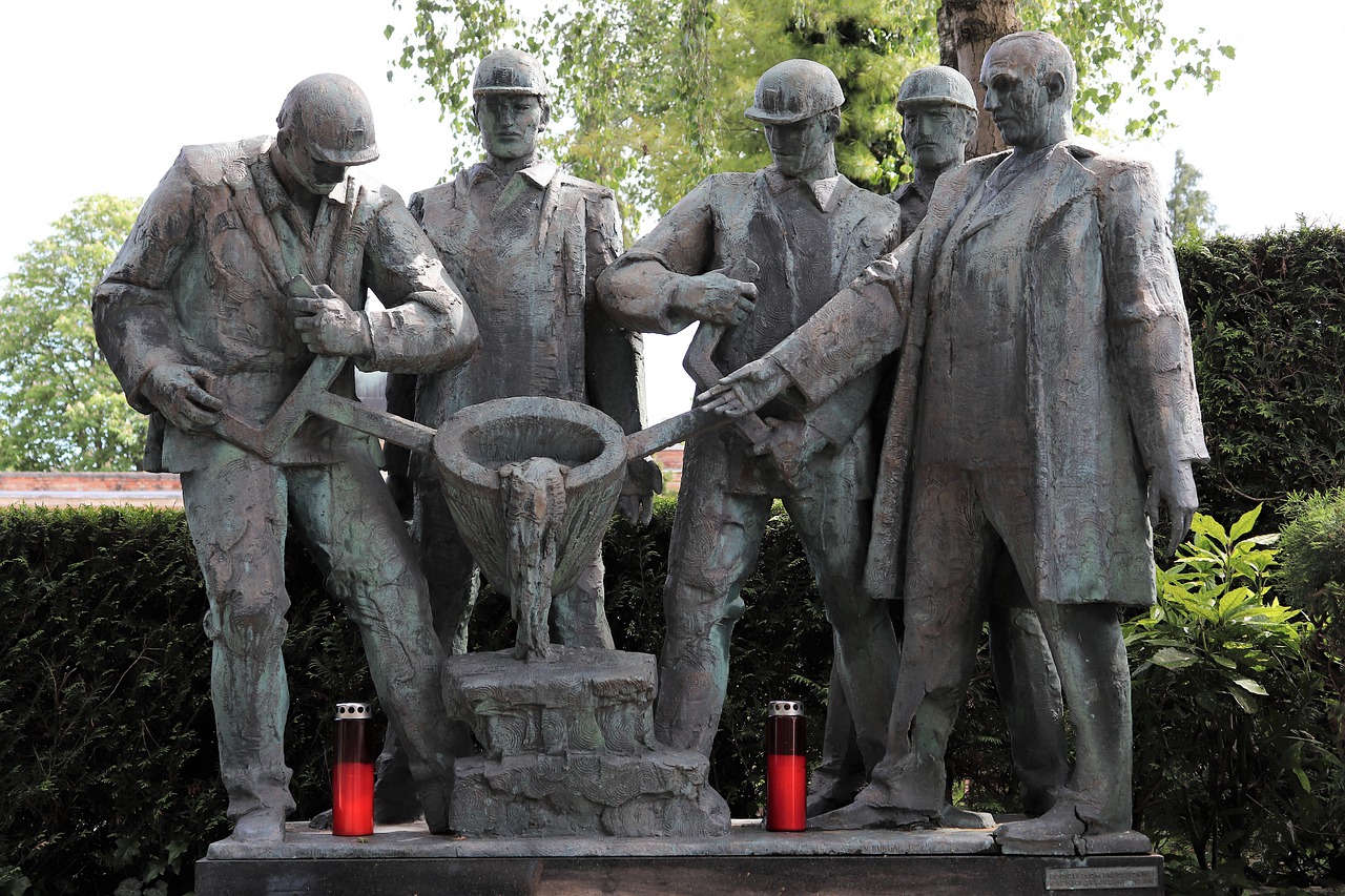 steel worker monument  mirogoj cemetery  zagreb free photo