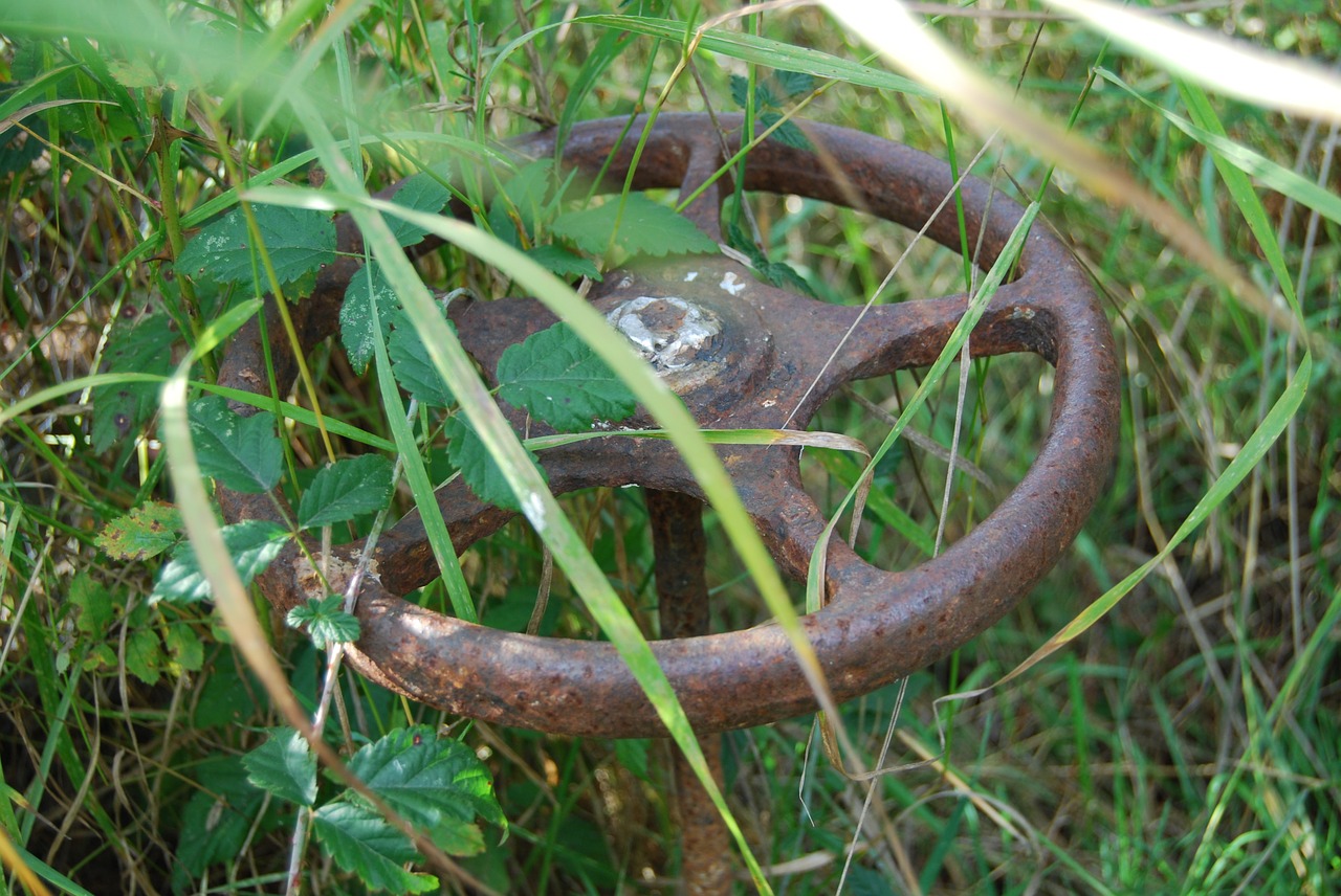 steering wheel rusty scrap free photo