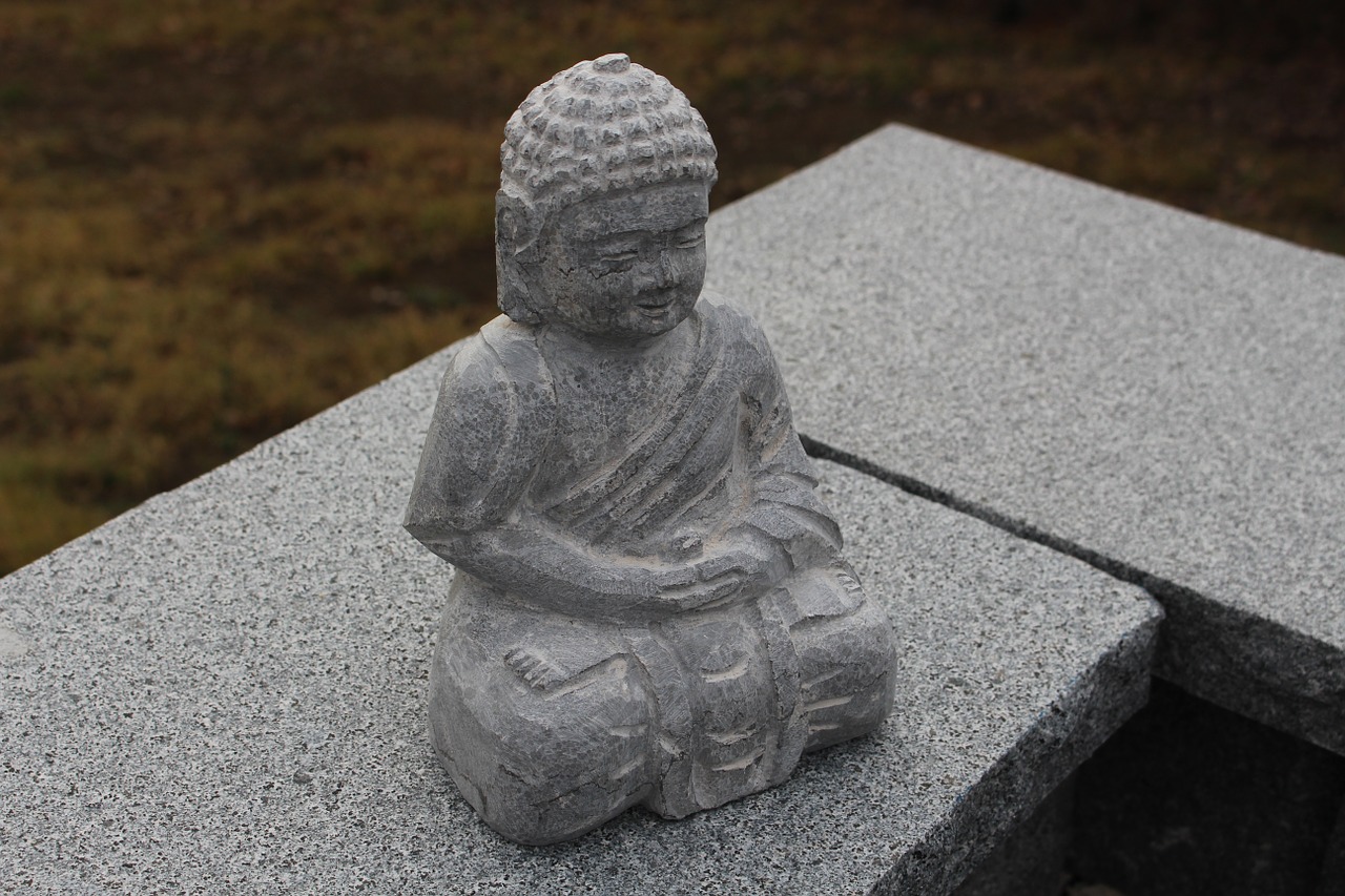 steinbuddha stone wall top free photo