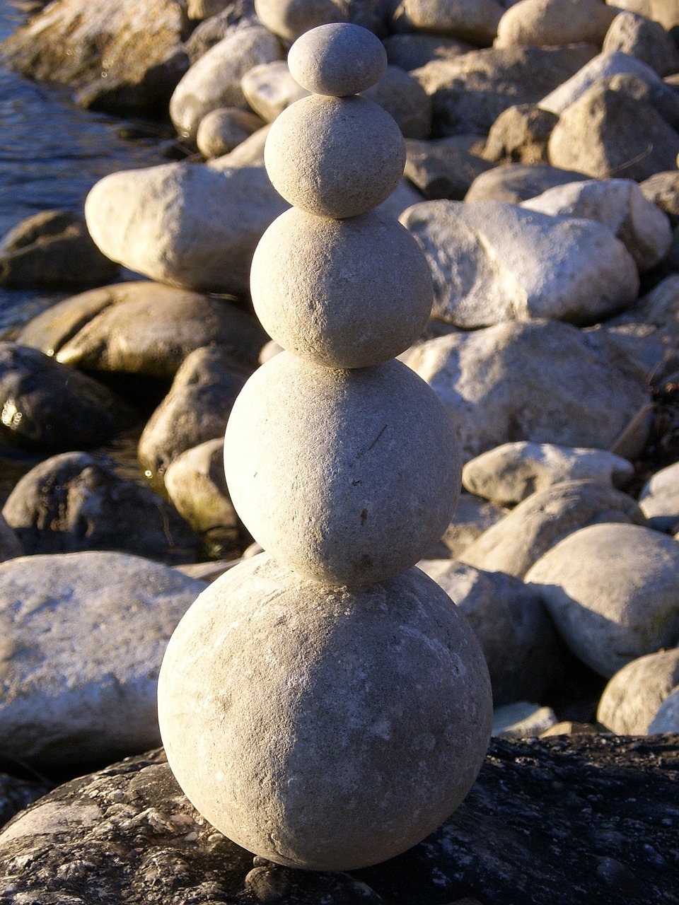 steinmanndli stones shadow free photo