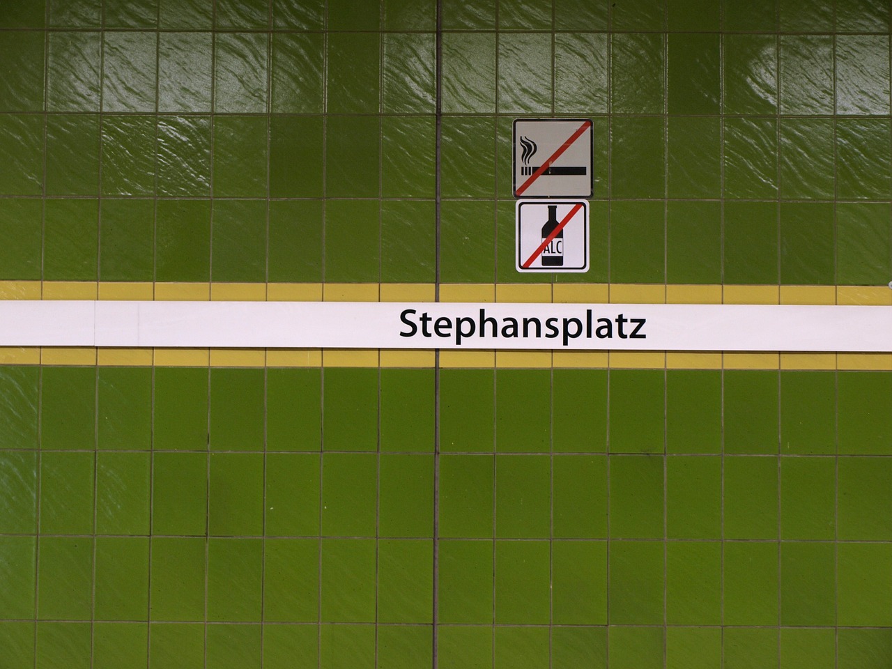 stephansplatz subway station stop free photo