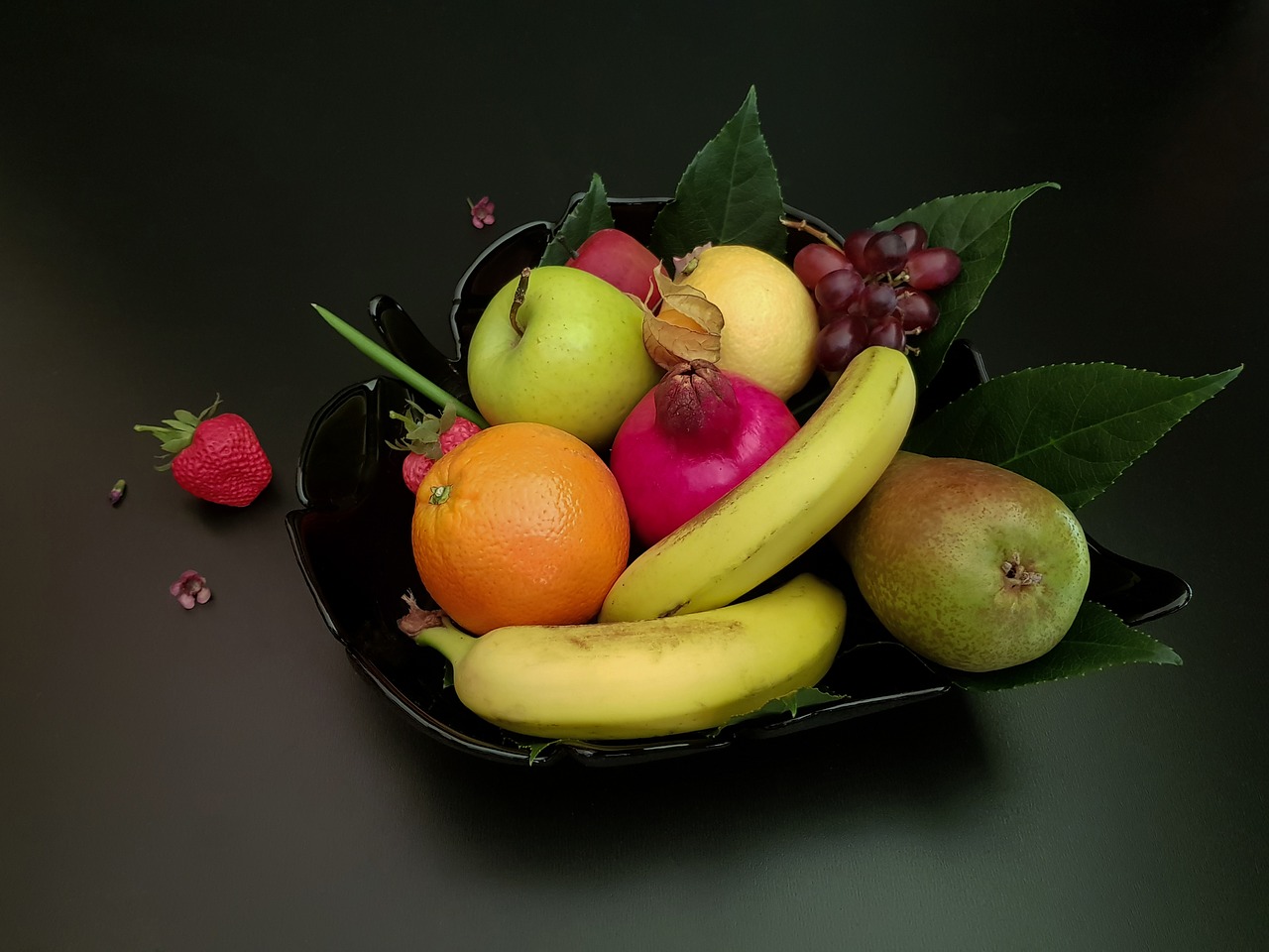 still the fruit bowl of life  mixed fruit  fruit free photo