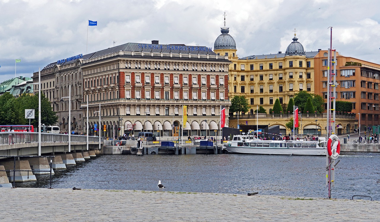 stockholm stadtmitte water running free photo