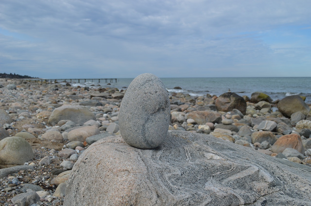 stone sculpture sea free photo
