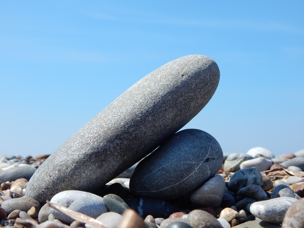 stone sea pebbles free photo