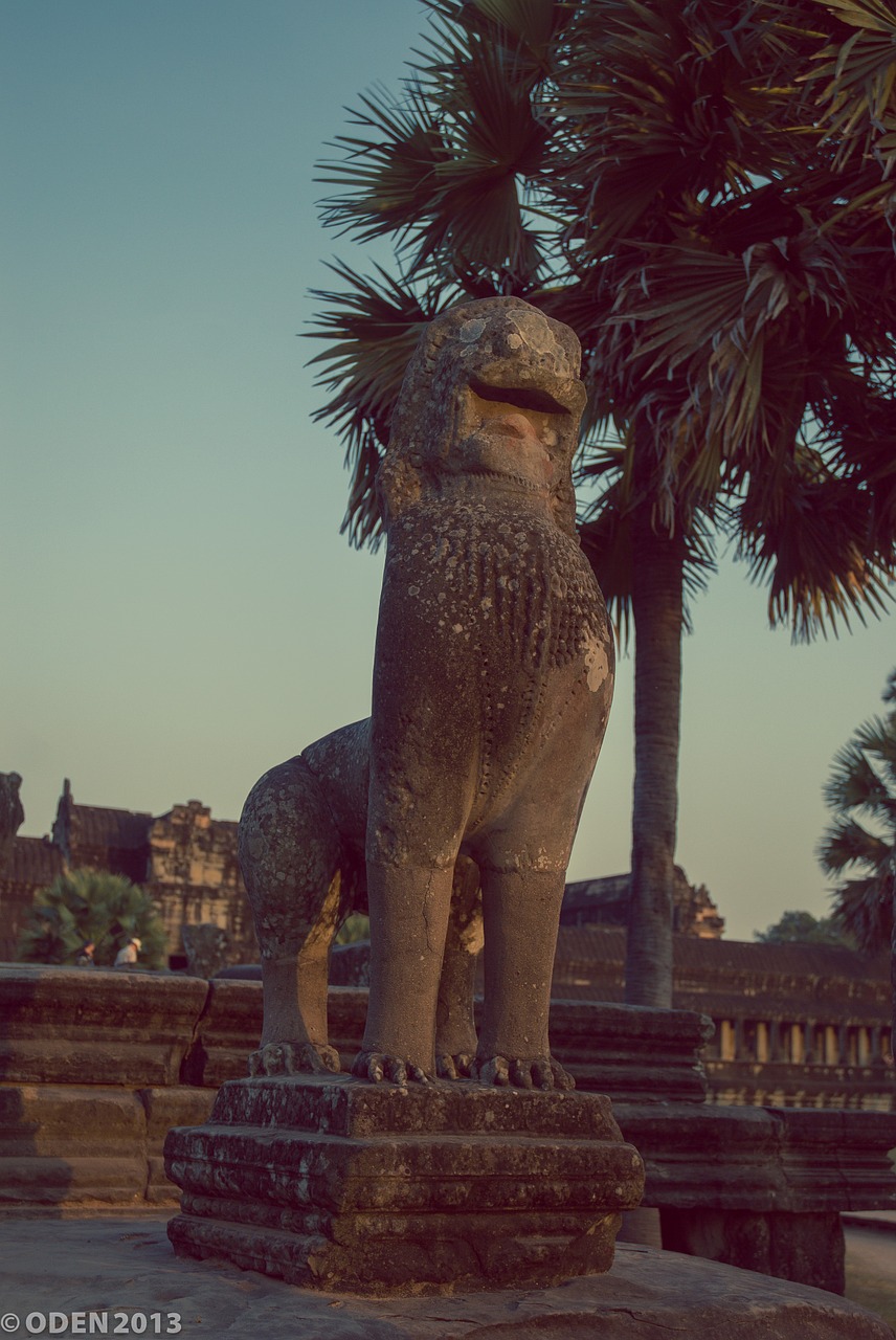 stone statue lion free photo