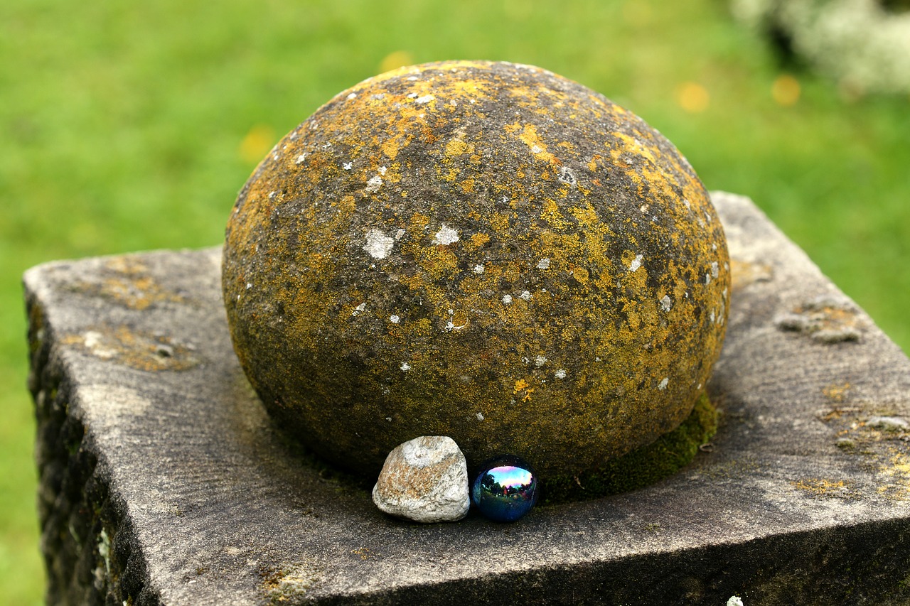 Day stone. Камни изо. Черный камень в изобразительном искусстве. Персонаж камень. Бесплатный камень.