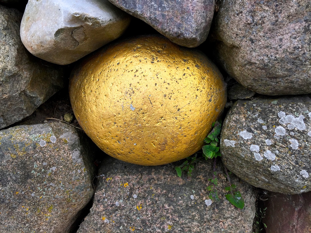 stone gold ball free photo