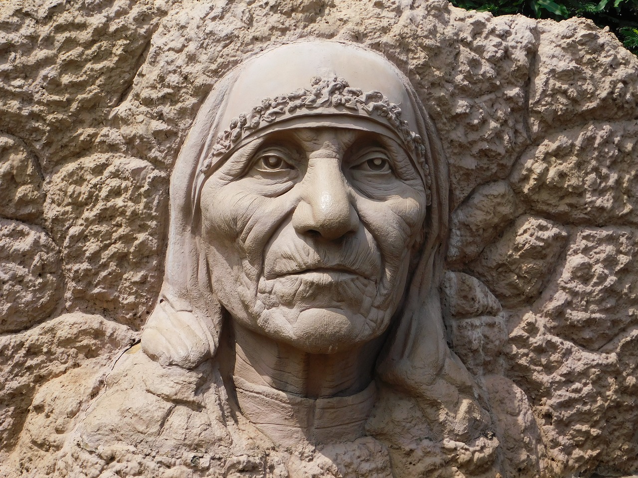 stone mother theresa sculpture free photo
