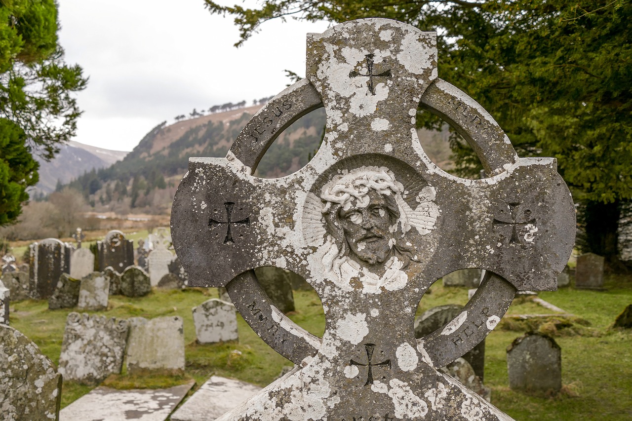 stone old celtic cross free photo