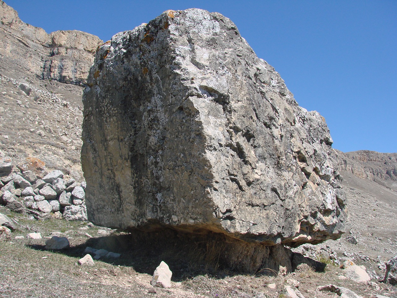 stone mountains architecture free photo