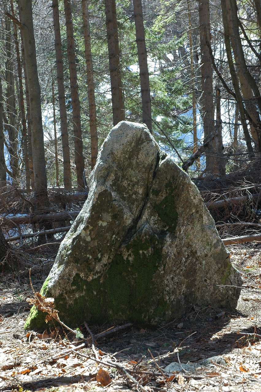 stone magic triangle free photo
