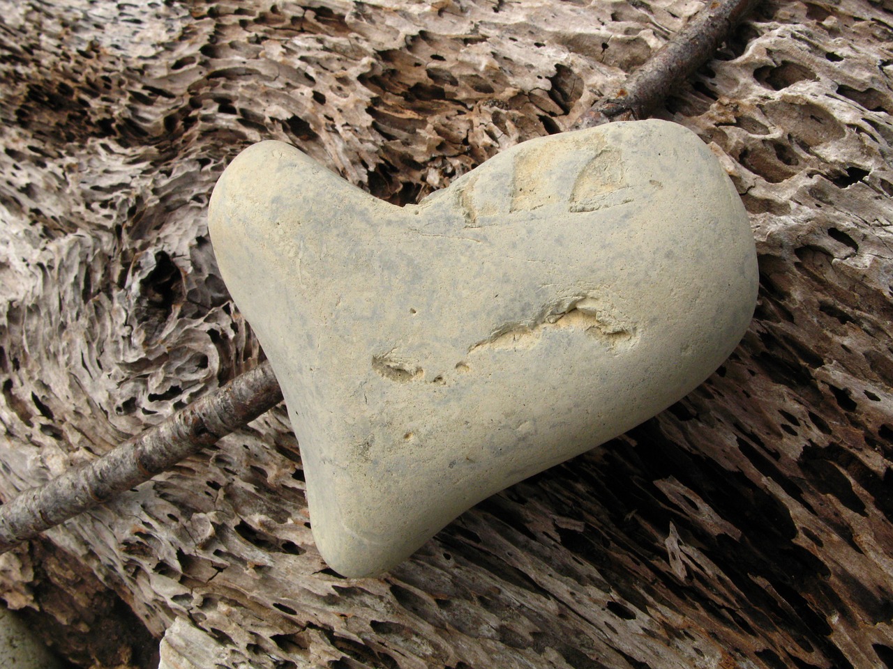 stone heart wood free photo