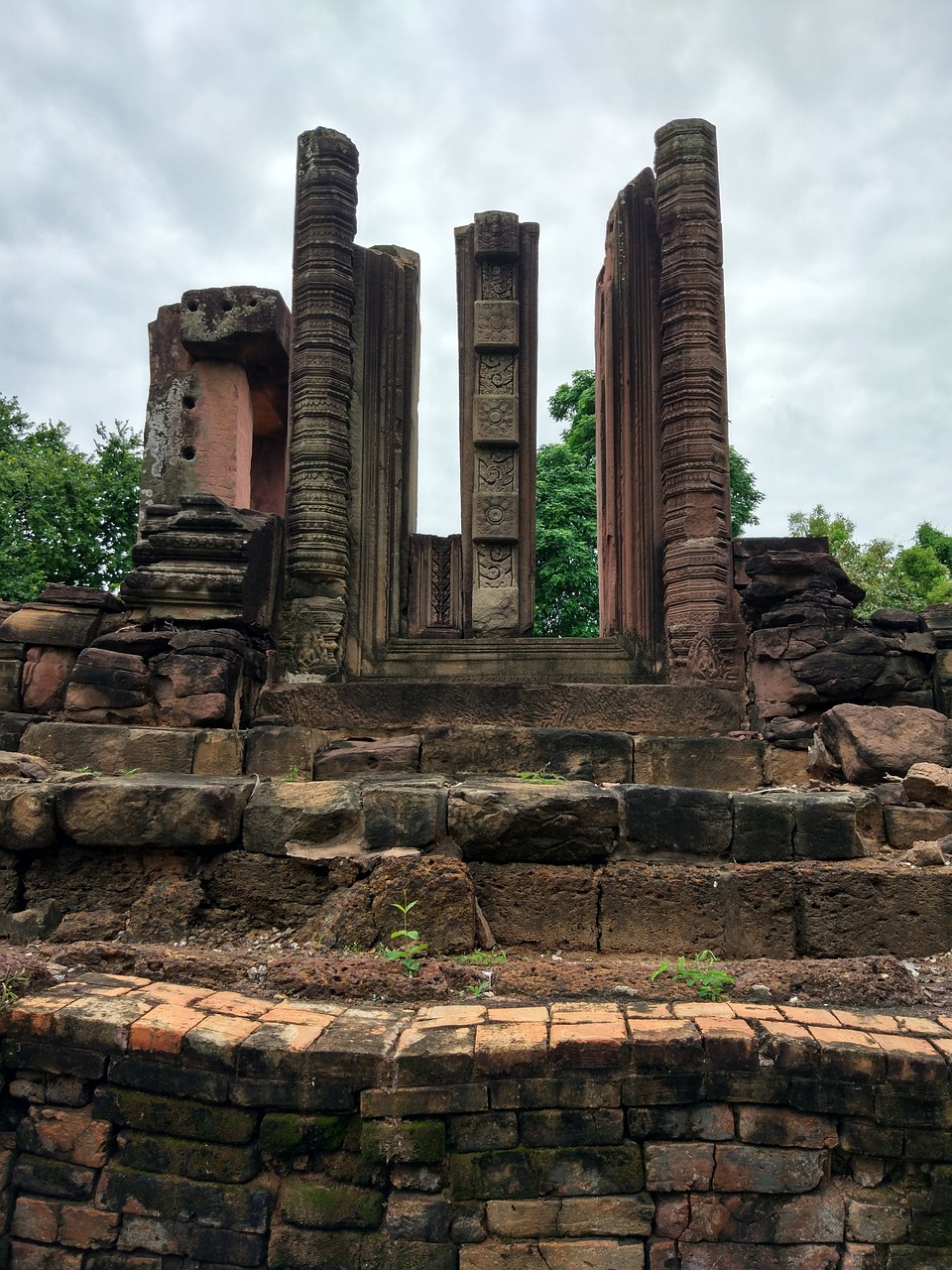 stone castle nature building free photo