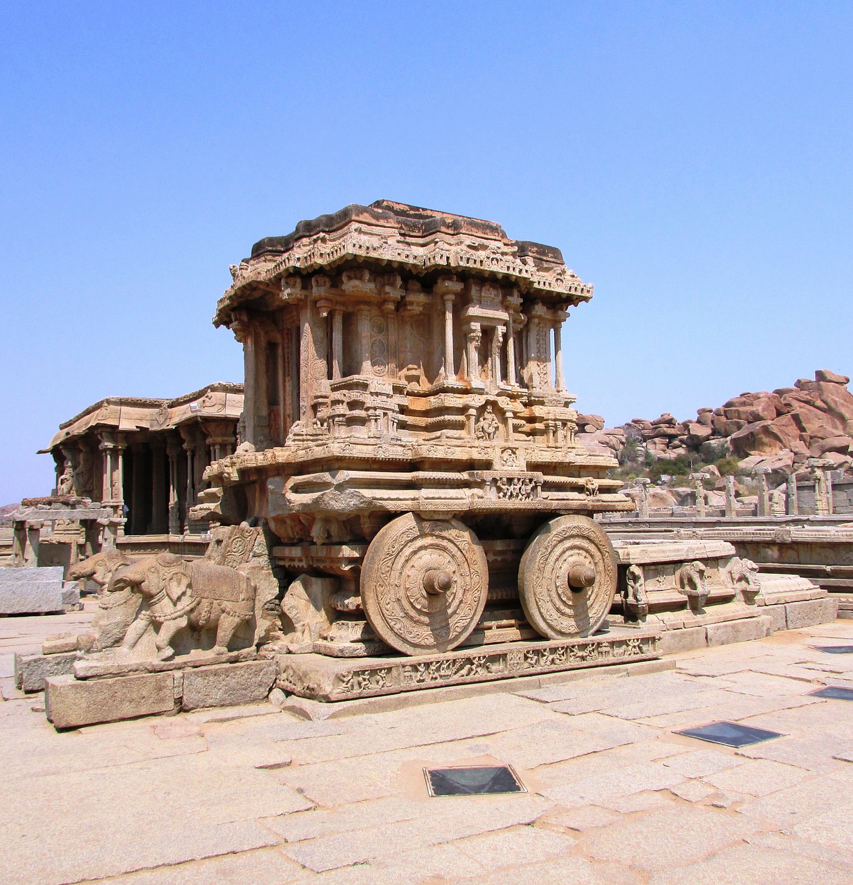 stone chariot hampi india free photo