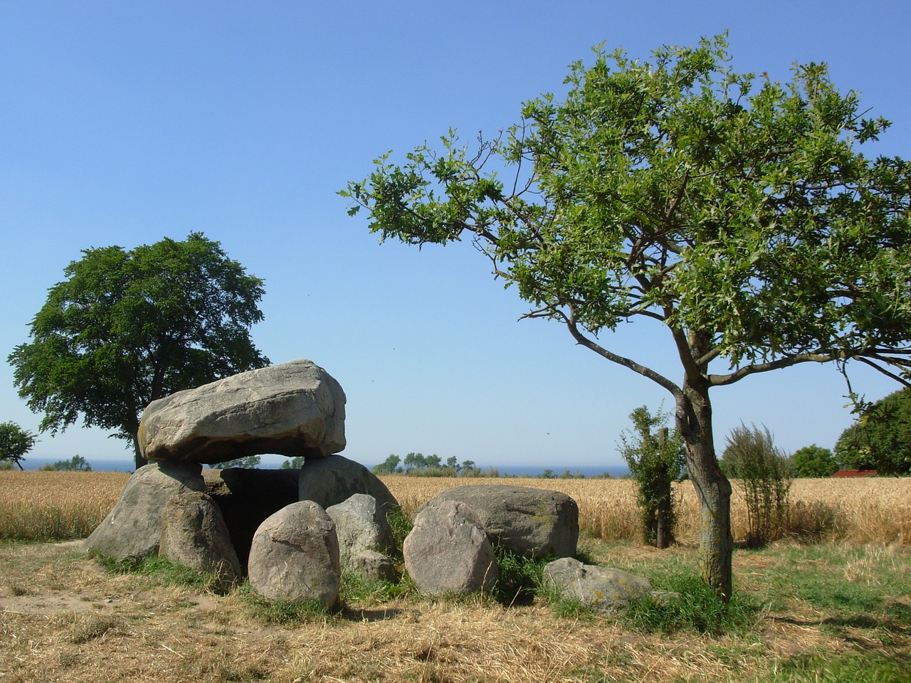 stone grave cornfield dolmen free photo