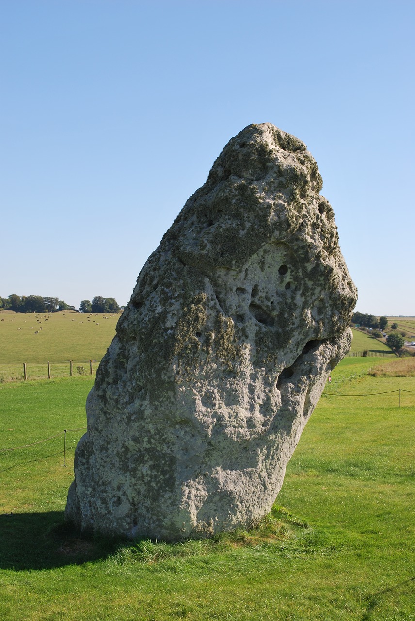 stone henge  stonehenge  wiltshire free photo