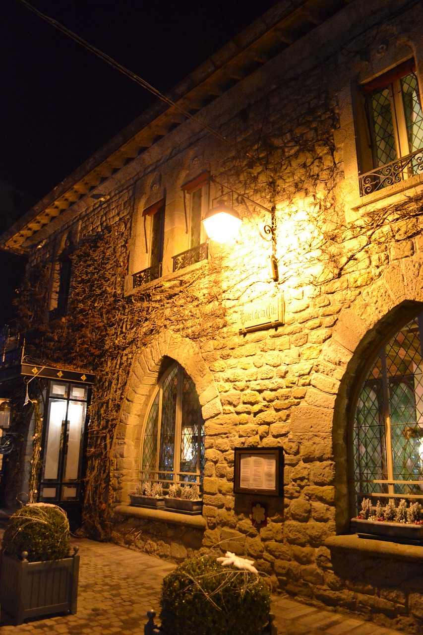 stone house night restaurant free photo