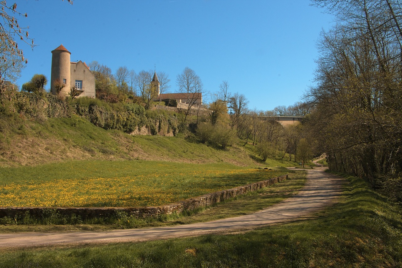 stone-perthuis village burgundy free photo
