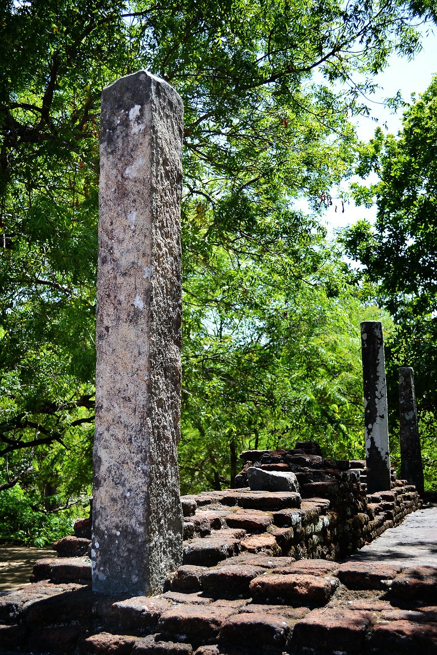 stone pillar polonnaruwa ancient ruins free photo