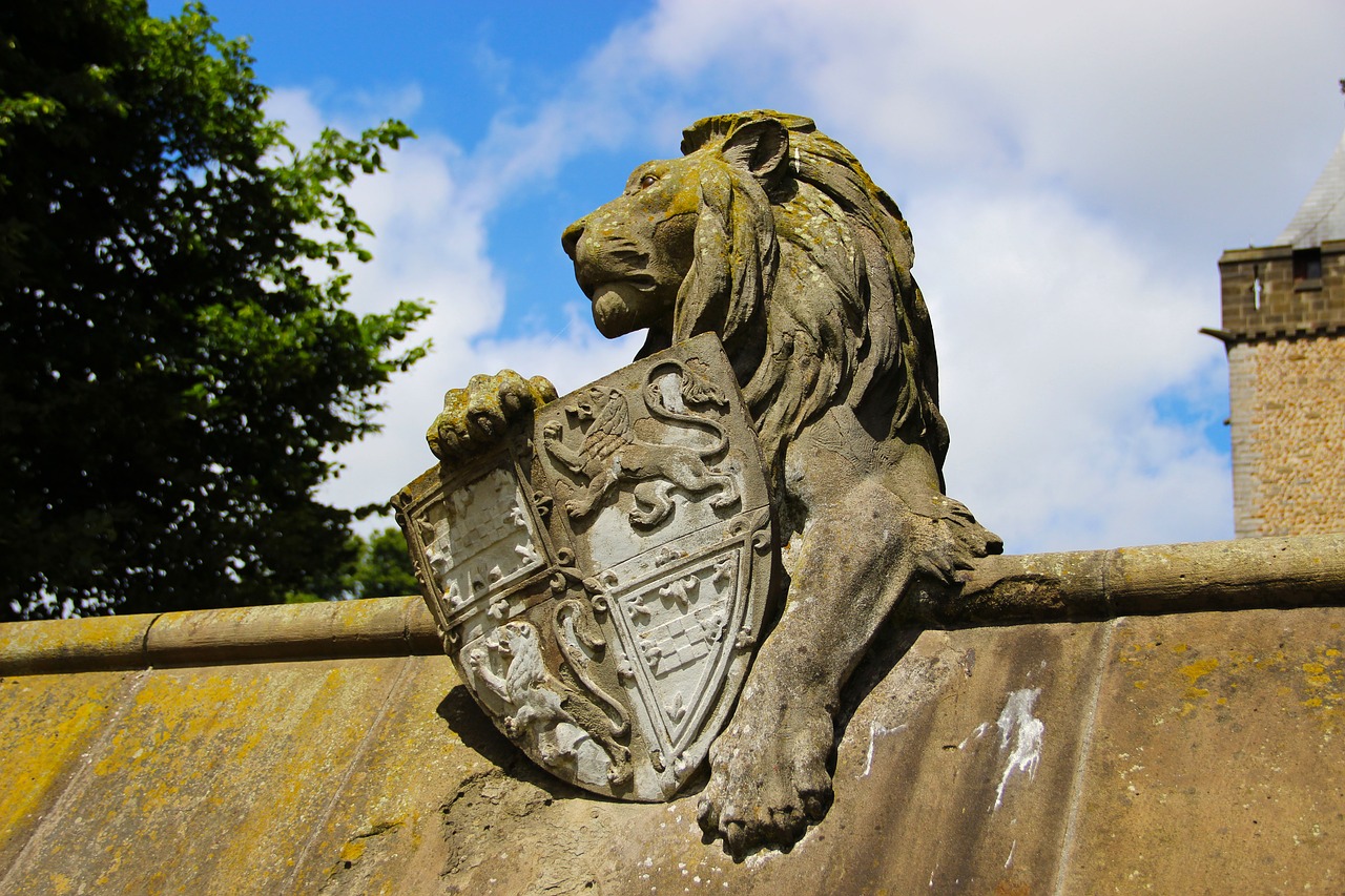 stone sculpture lion sculpture free photo