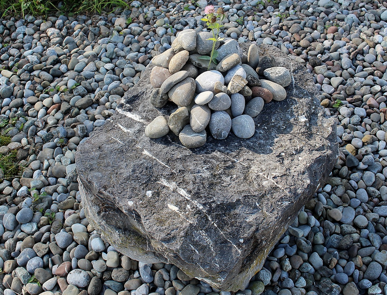 stones foundling pebbles free photo