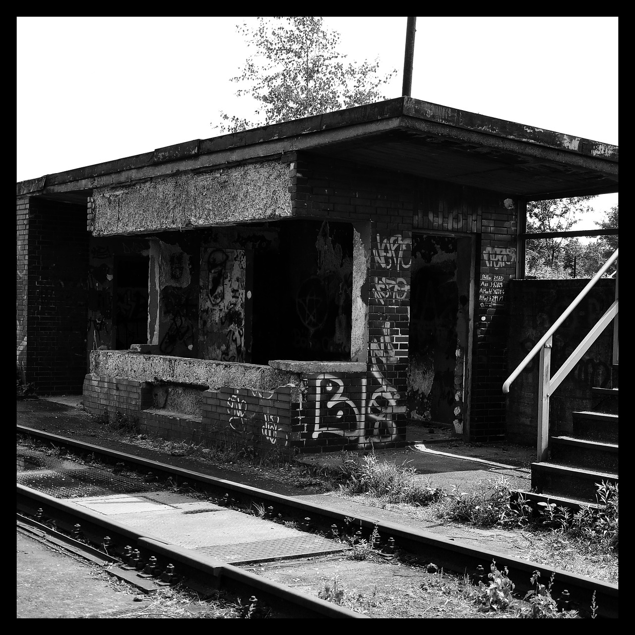 stop duisburg black and white free photo