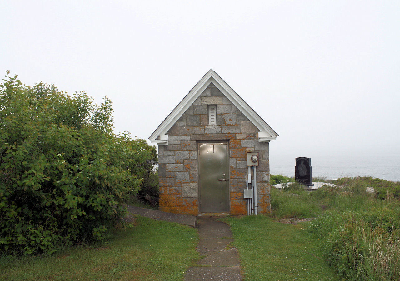 architecture objects shed free photo