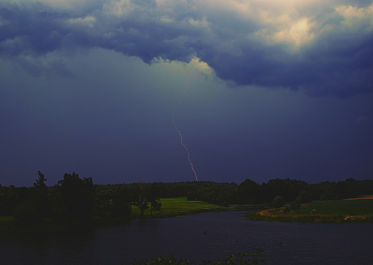 storm lightning dark free photo