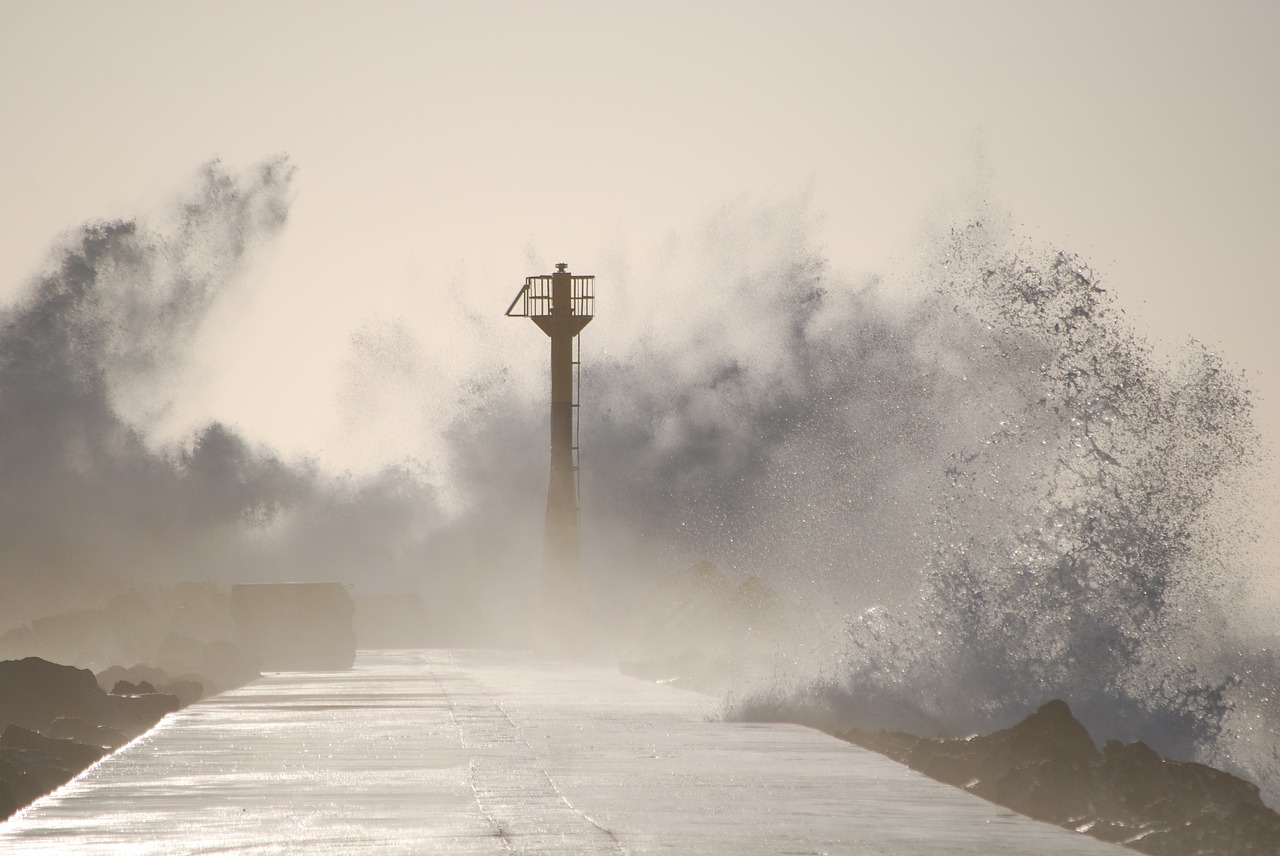 arashinami get rough lighthouse free photo