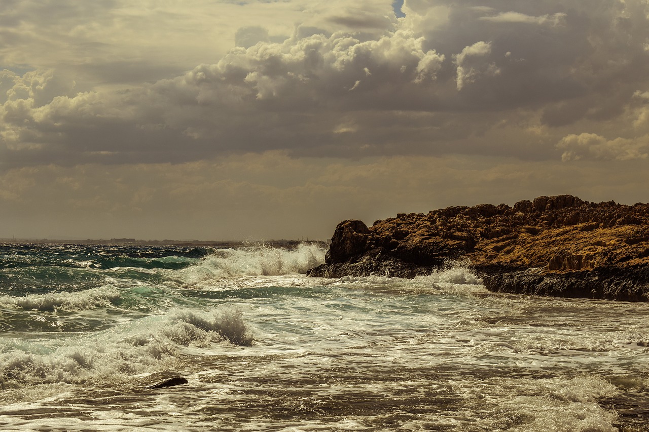 storm sea waves free photo