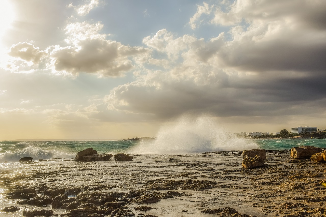 storm wave crushing free photo