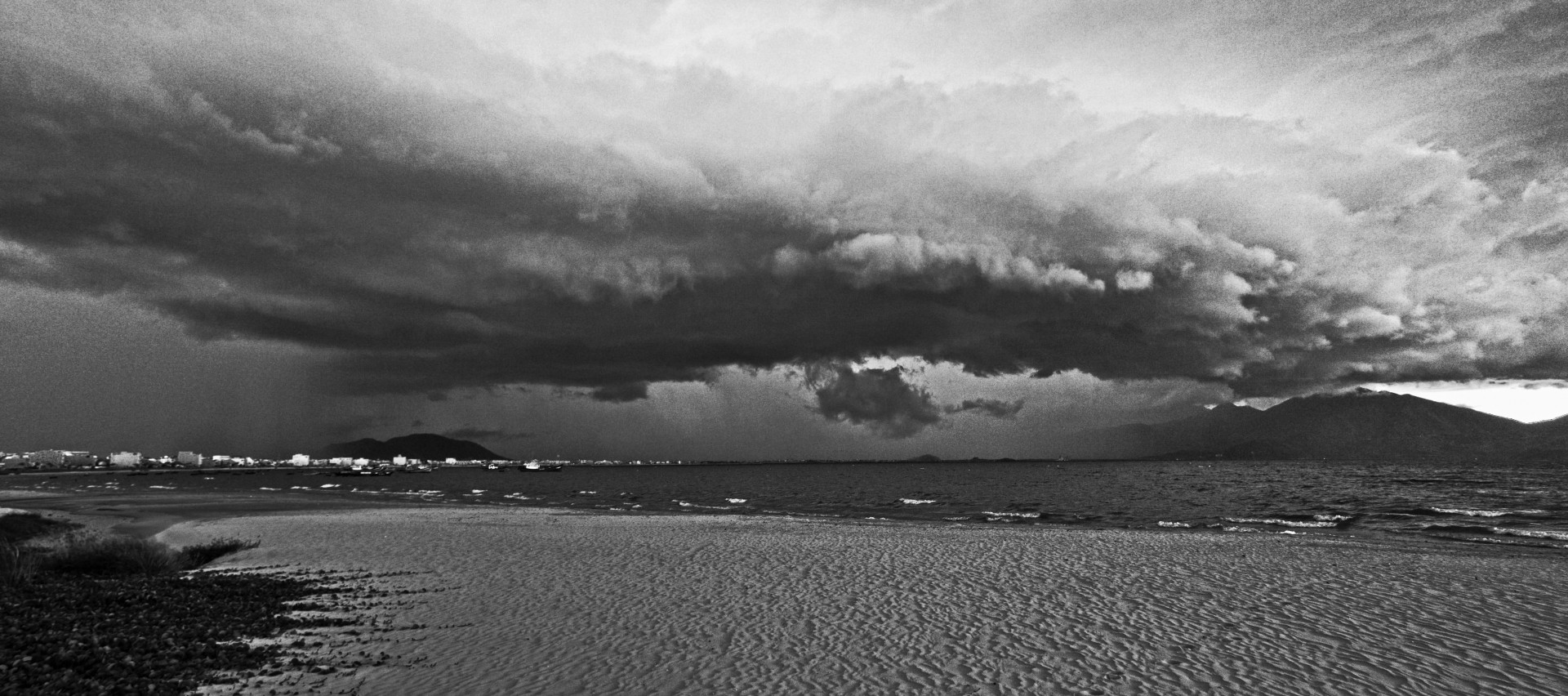 storm amateurpic da nang free photo